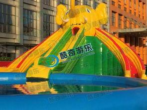 水上乐园的尴尬视频,趣味与尴尬并存，网友热议