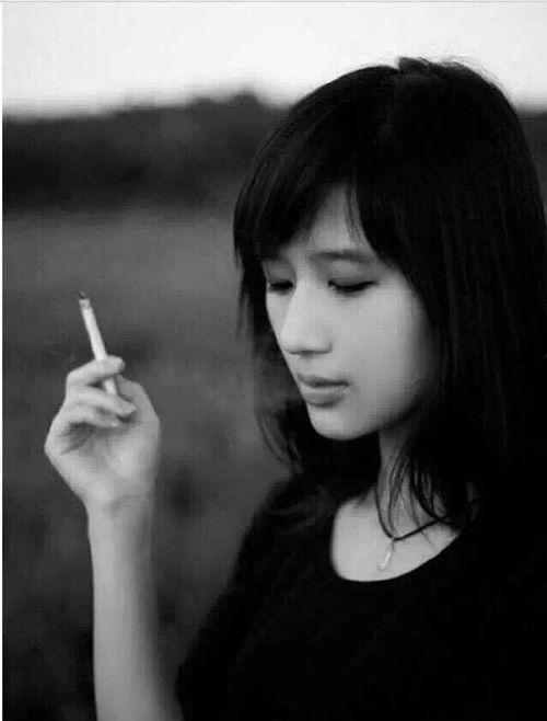 女人抽烟视频,女性抽烟影像背后的故事