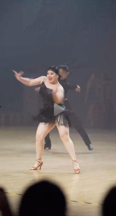 女孩跳舞视频,女孩舞蹈视频魅力绽放