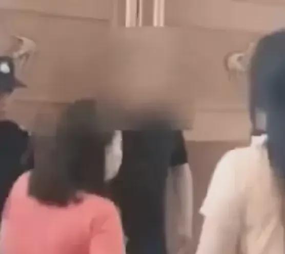 男生摸女生视频,一段摸女生视频引发的争议与反思