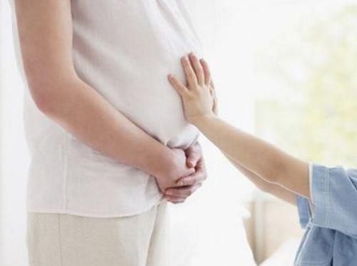 孕妇肚子疼快生了视频,即将临盆的温馨瞬间